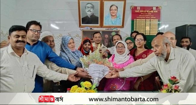 সরকারি কেবিএ কলেজে নবাগত অধ্যক্ষ হিসেবে ফেরদৌসী পপী ফুলেল শুভেচ্ছা