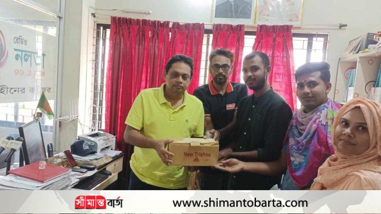 পিছিয়ে পড়া জনগোষ্ঠীর কমিনিটি মিডিয়া ফেলোদের চেক হস্তান্তর