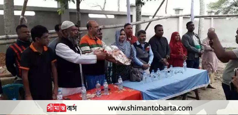 সাতক্ষীরা-৪ আসনে আ’লীগ প্রার্থীকে ফুলের শুভেচ্ছা জানালেন জাপা নেত্রী