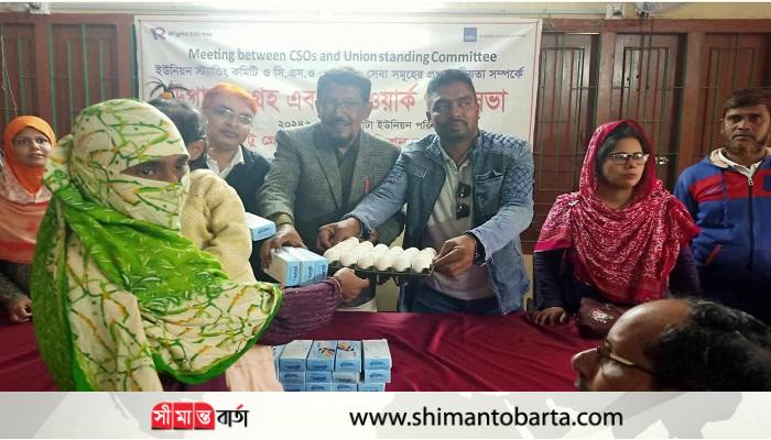 দেবহাটায় অপুষ্টি পরিবারের মাঝে শিশুর পুষ্টি সামগ্রী বিতরণ