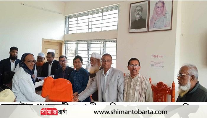 দেবহাটায় প্রধানমন্ত্রীর দেওয়া বীর মুক্তিযোদ্ধারদের কম্বল বিতরণ