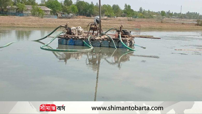 শ্যামনগরে ড্রেজার মেশিনে অবৈধভাবে বালু উত্তোলনের অভিযোগ