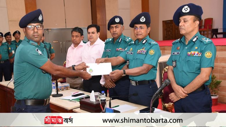 চোরাইগাড়ি উদ্ধার করে এপ্রিলে শ্রেষ্ঠ হয়েছেন এসআই হেলাল