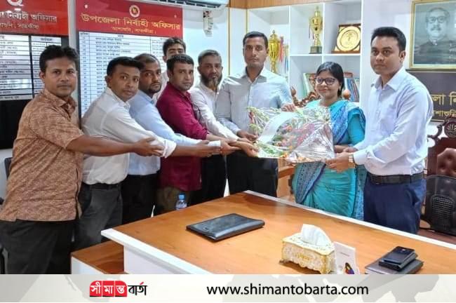 আশাশুনিতে নবাগত ইউএনও’র যোগদান ও বিদায়ী ইউএনওকে সংবর্ধনা