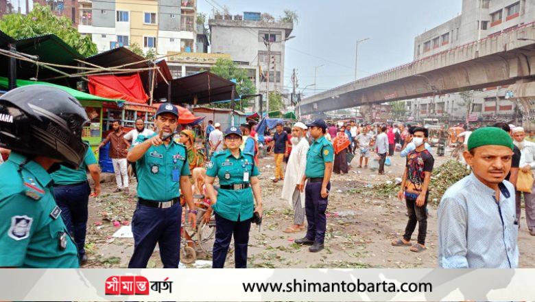 সড়কের শৃঙ্খলা রক্ষায় ট্রাফিক ওয়ারী বিভাগের বিশেষ তৎপরতা