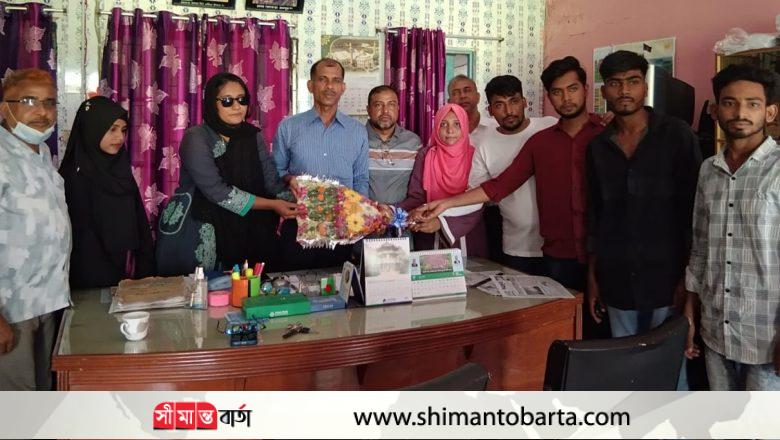 রোকেয়া মুনসুর মহিলা ডিগ্রী কলেজের শিক্ষক মন্ডলিকে ফুলেল শুভেচ্ছা